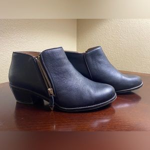 Vionic women’s Jolene black leather comfort booties | size 7.5